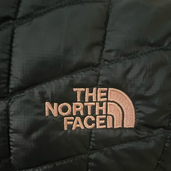 The North Face Women’s Thermoball Jacket - Picture 8 of 12